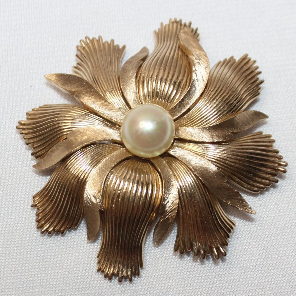 Vintage Signed Crown Trifari Orchid Flower Faux Pearl Brooch Pin